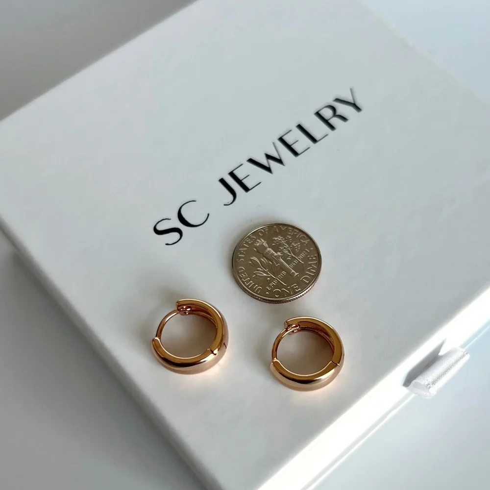 Thick Hoop Earrings 18k Gold Tiny Luxury Jewelry - Picture 5 of 5